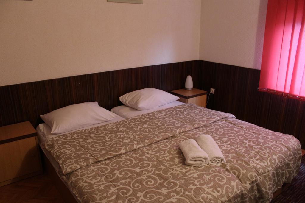 Hotel Piramida Sunca 비소코 객실 사진